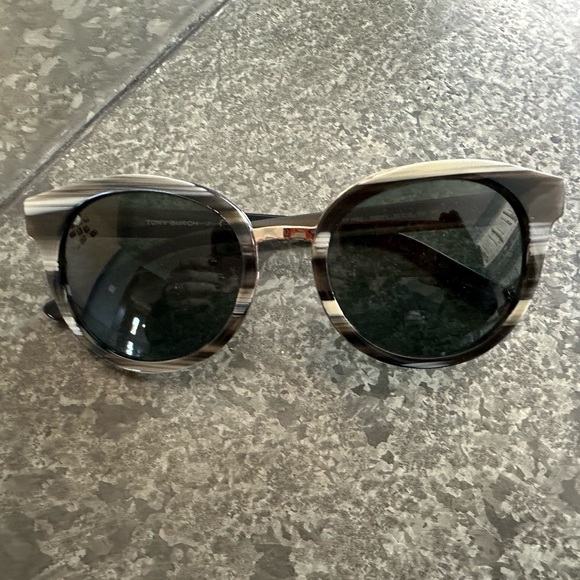 Women's Tory Burch Tortoise Sunglasses Brown, Gray, Beige - Picture 9 of 11